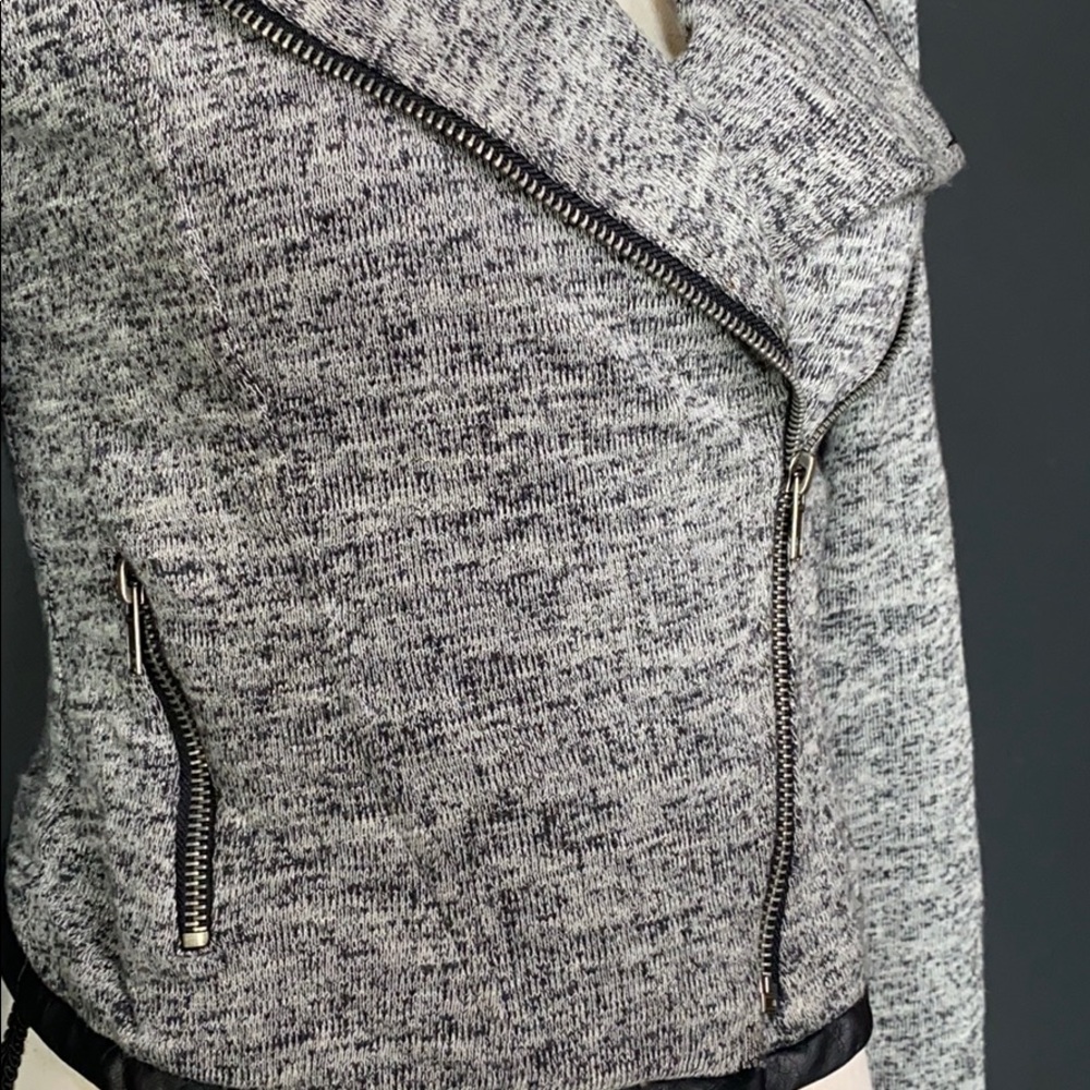 Short fitted jacket - Picture 4 of 7